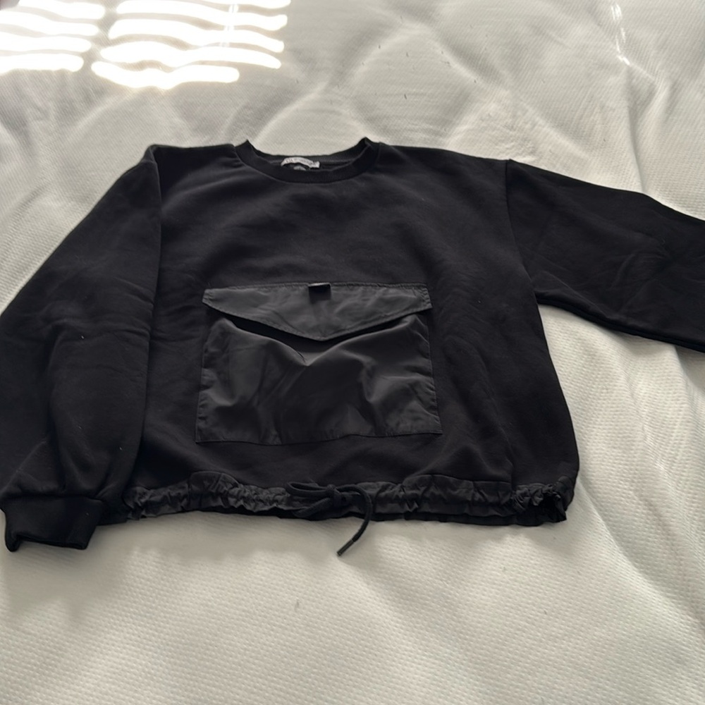 Front pocket black sweater